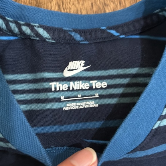 NIKE The Nike Tee Shirt Sz M. Blue with stripes - Picture 2 of 7